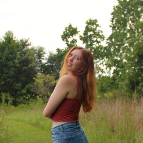 Meet your Posher, Alyssa - Picture 1 of 1